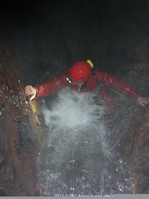 une des rivières de la grotte de  Qicaidong Guizhou