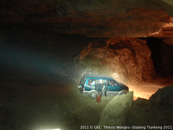 La grotte tunnel de Chuandong ç©¿æ´ž (Kedu, Pingtang å¹³å¡˜ Guizhou)