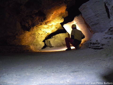 Varves glaciaires dans la grotte de Sous sangles (Bugey)